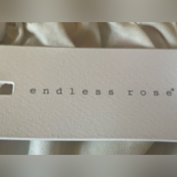 NWT. Endless Rose Pink floral skirt. - Picture 6 of 8